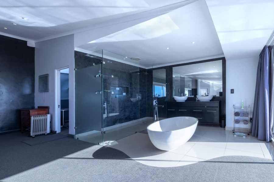 5 Bedroom Property for Sale in Jeffreys Bay Central Eastern Cape